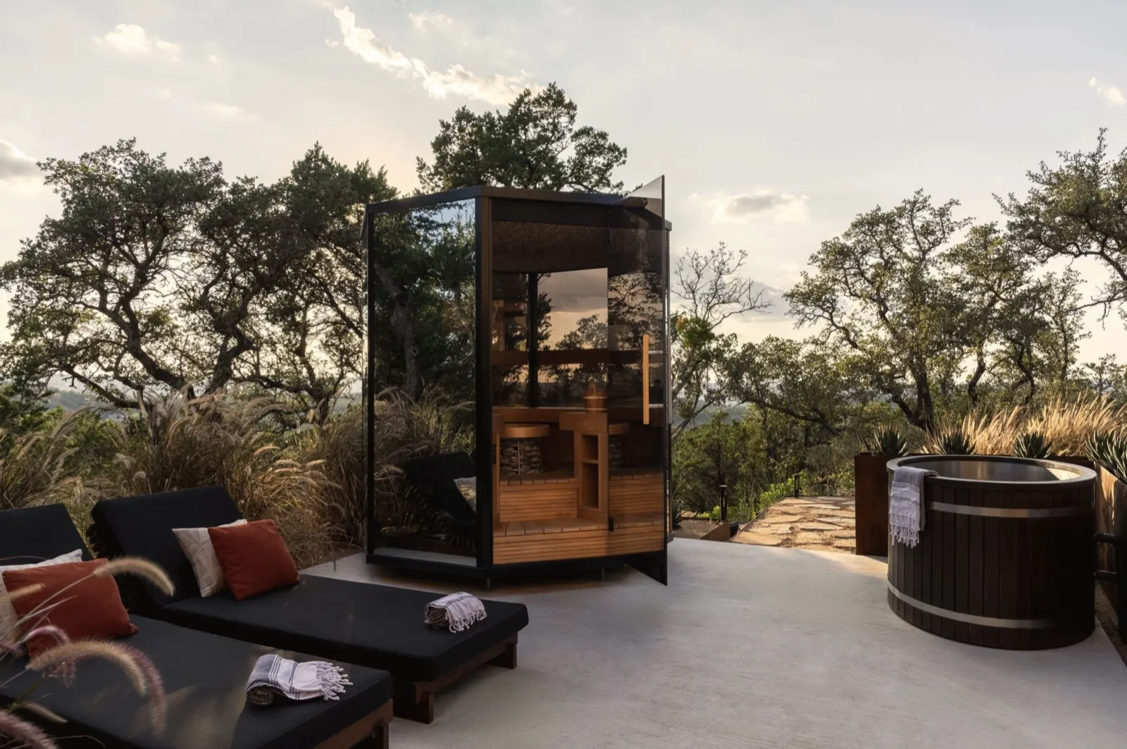 The glass sauna and cold plunge at HAVAN